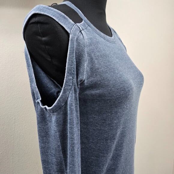 Chaser Cold Shoulder Long Sleeve Top NWT Size M - Picture 2 of 5
